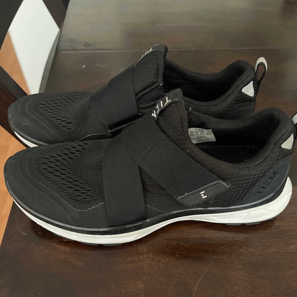 Women’s Tiem spin shoes size 8.5